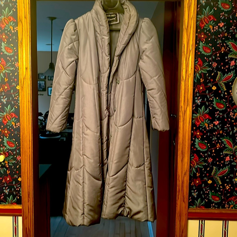 Women’s long puffer coat size medium in gray